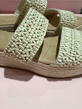 Old Navy Woven Double-Strap Platform Sandal in Cream size 8